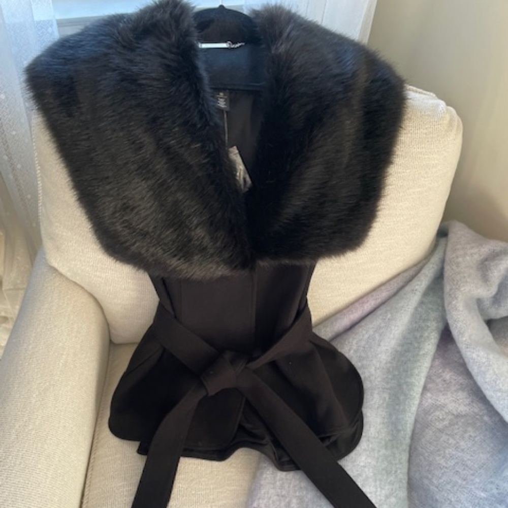 NWT WHITE HOUSE BLACK MARKET Sz XS BLACK FAUX FUR VEST w BELT